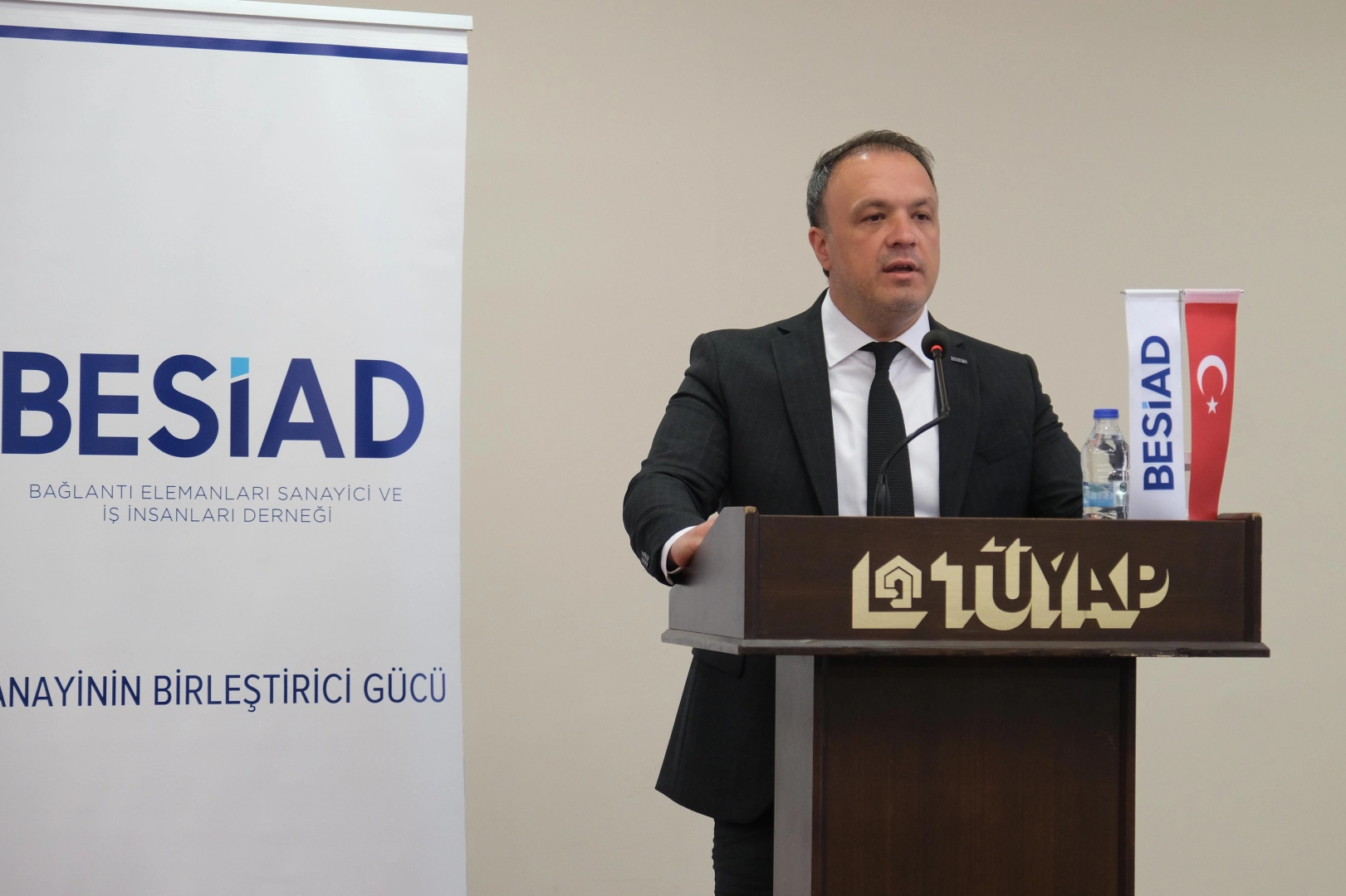 BESİAD'da Sinan Topuk güven tazeledi 