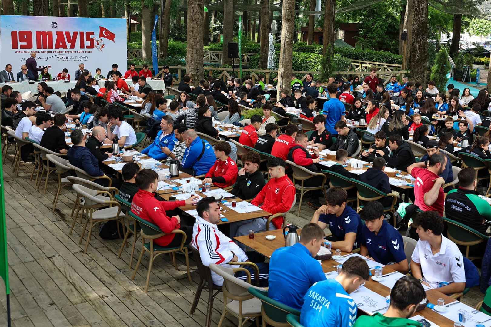 Sakaryalı sporcular Başkan Alemdar'la buluştu 