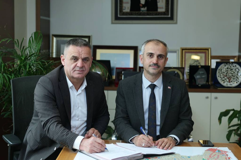 Çayırova Belediyesi’nde toplu iş sözleşmesi imzalandı 