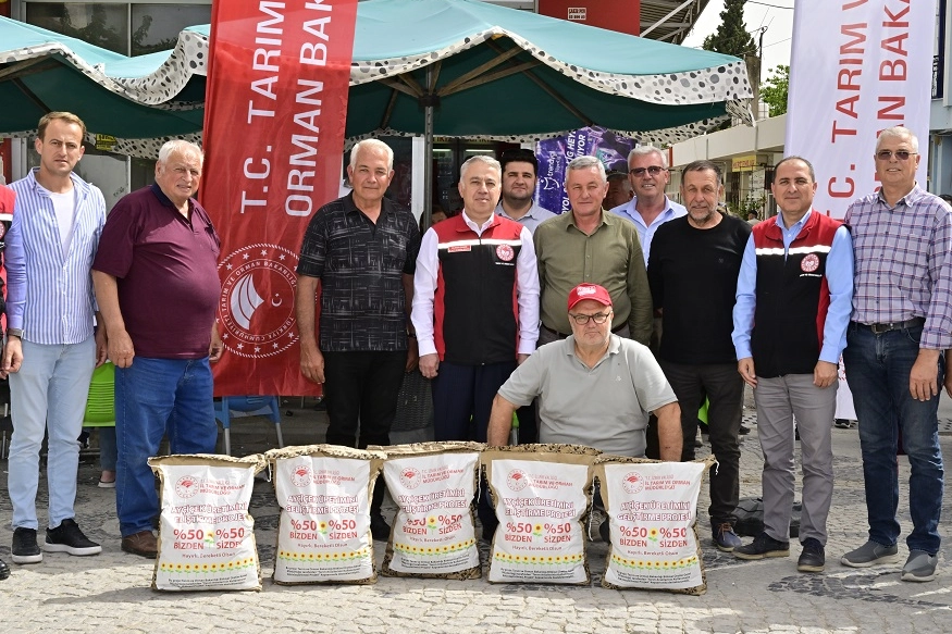 İzmir'de ayçiçeği üreticilerine yerli tohum desteği 