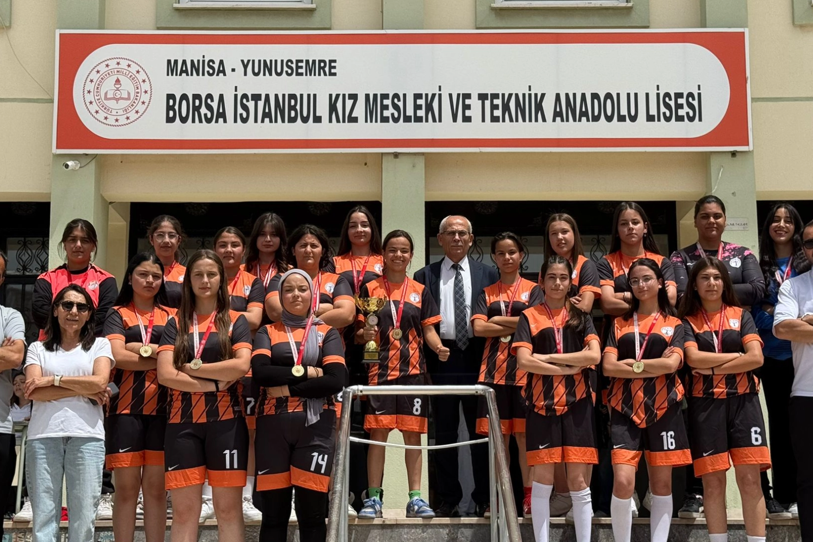 Borsa İstanbul Kız Meslek Lisesi Futsal İl Şampiyonu oldu 