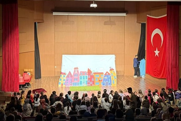 Sakarya'da çocuklar şenlikte gönüllerince eğlendi 