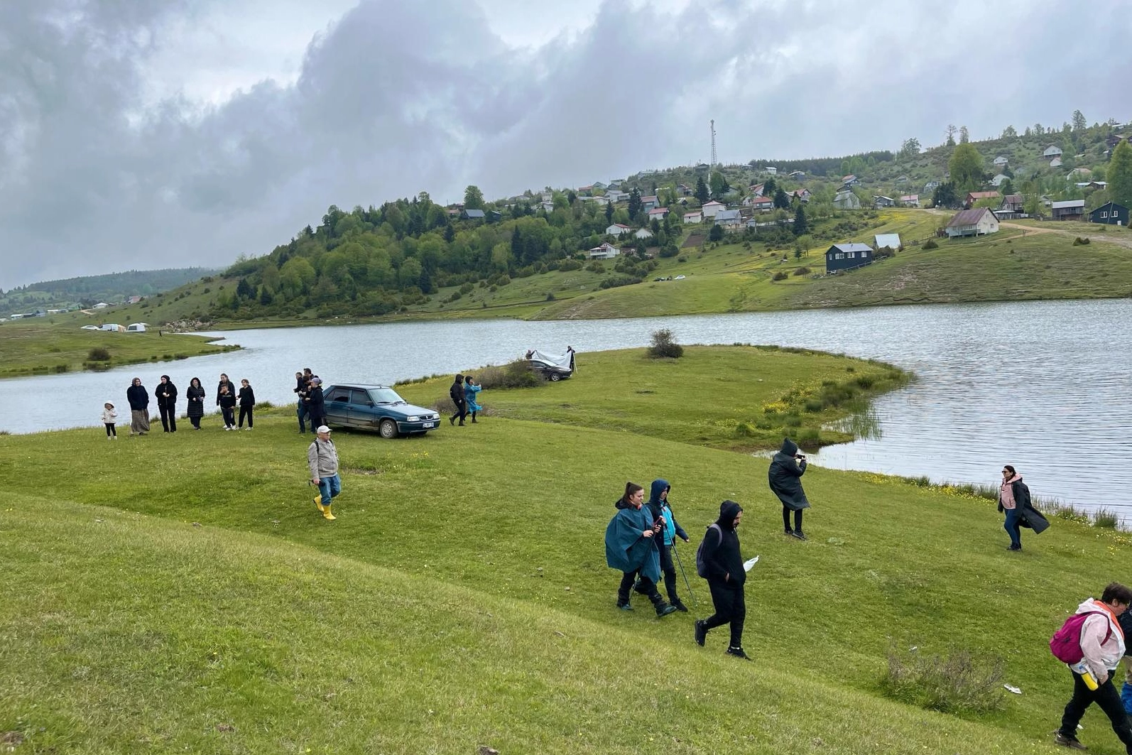 Doğa tutkunları Karagöl’ü adım adım keşfetti 