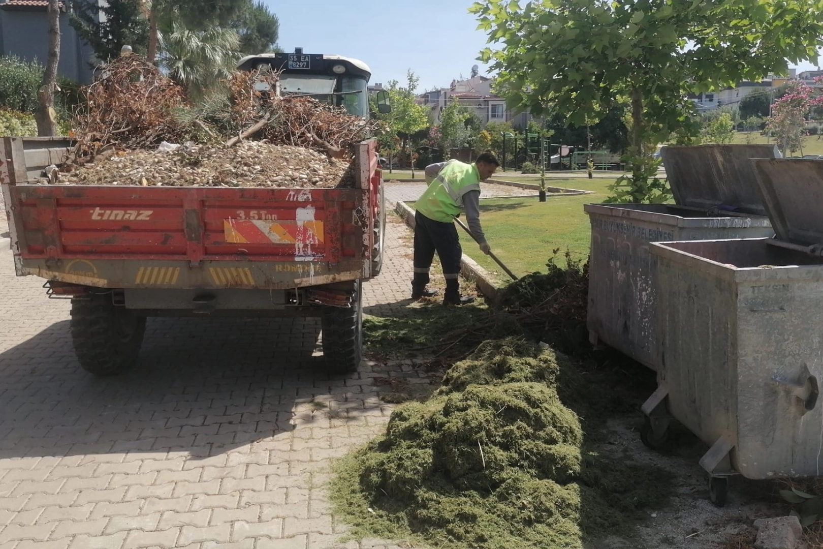İzmir Güzelbahçe'de yaz temizliği 
