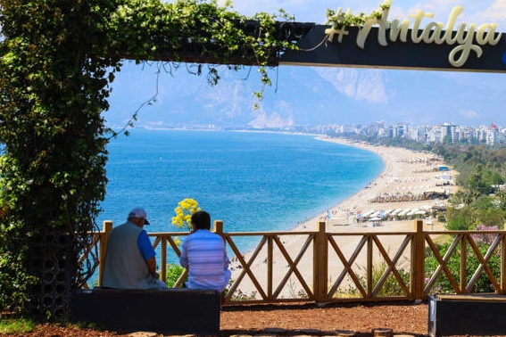 Antalya Konyaaltı Sahili yaza hazır! 
