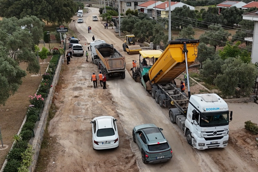 Muğla Büyükşehir Milas Menteş yolunu yeniliyor 