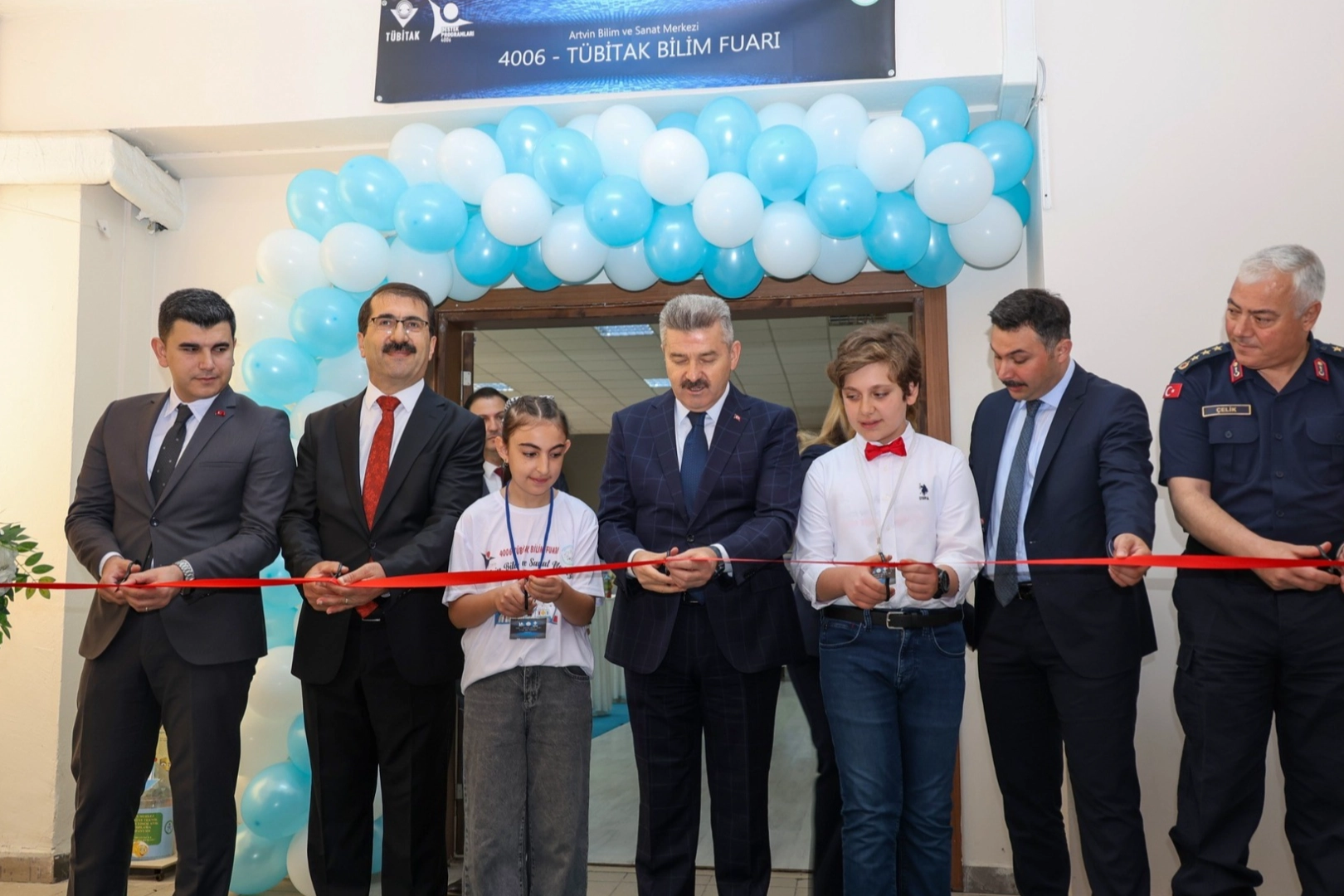 Artvin'de TÜBİTAK 4006 Bilim Fuarı açıldı 