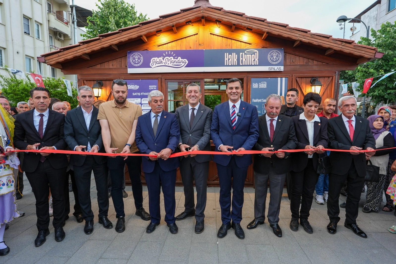 Manisa Köprübaşı Halk Ekmek'e kavuştu 
