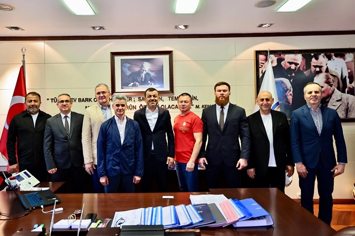 Kızıl Ordu Korosu’ndan Başkan Çavuşoğlu’na ziyaret 