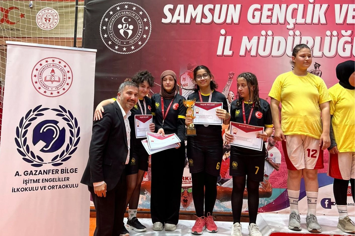 Karamürsel’in işitme engelli öğrencileri masa tenisinde Türkiye'yi gururlandırdı 