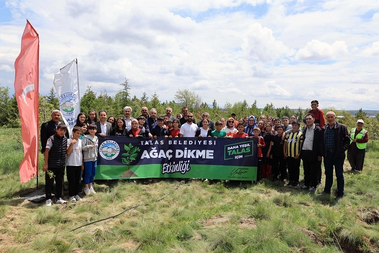 Kayseri Talaslı çocuklar geleceğe fidan dikti 