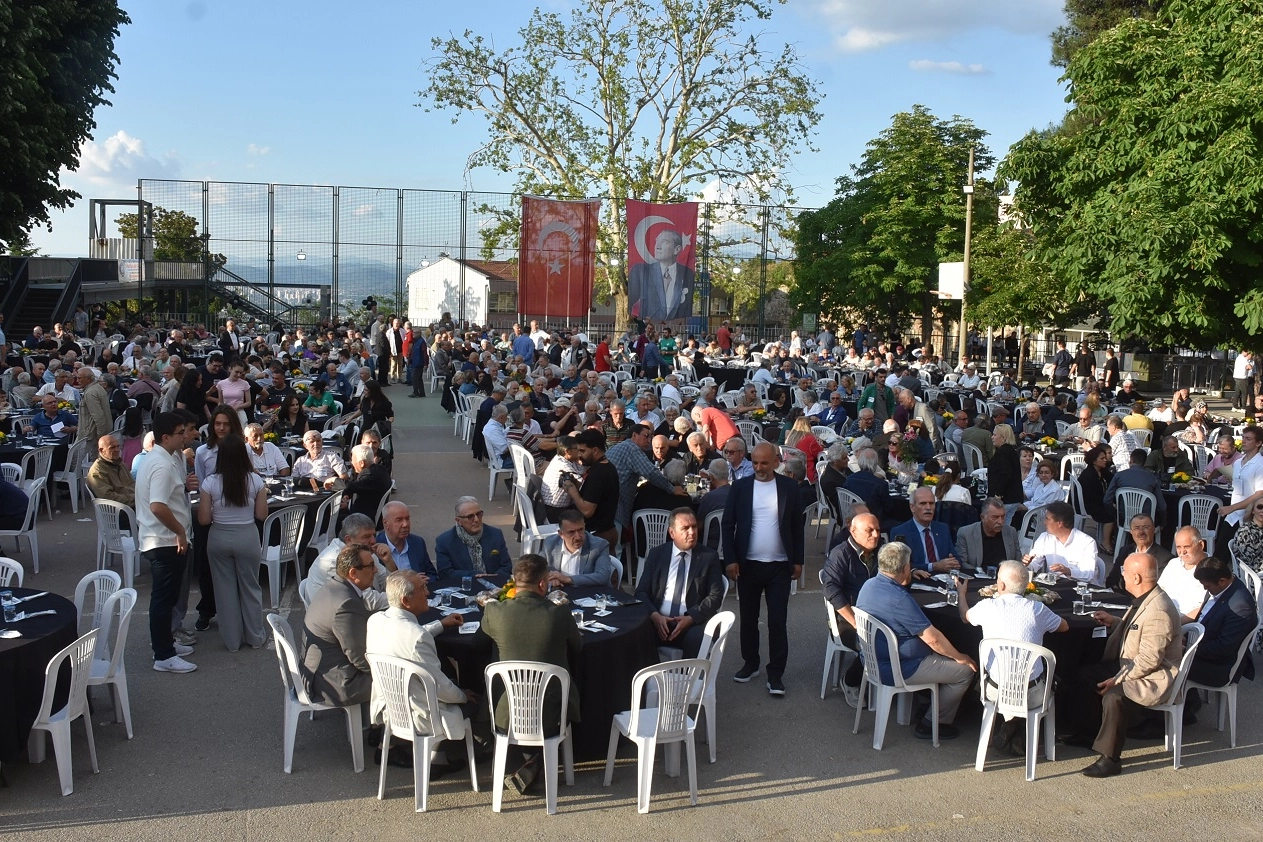 Bursa'da 157 yıllık çınar Tophane MTAL mezunlarını buluşturdu 