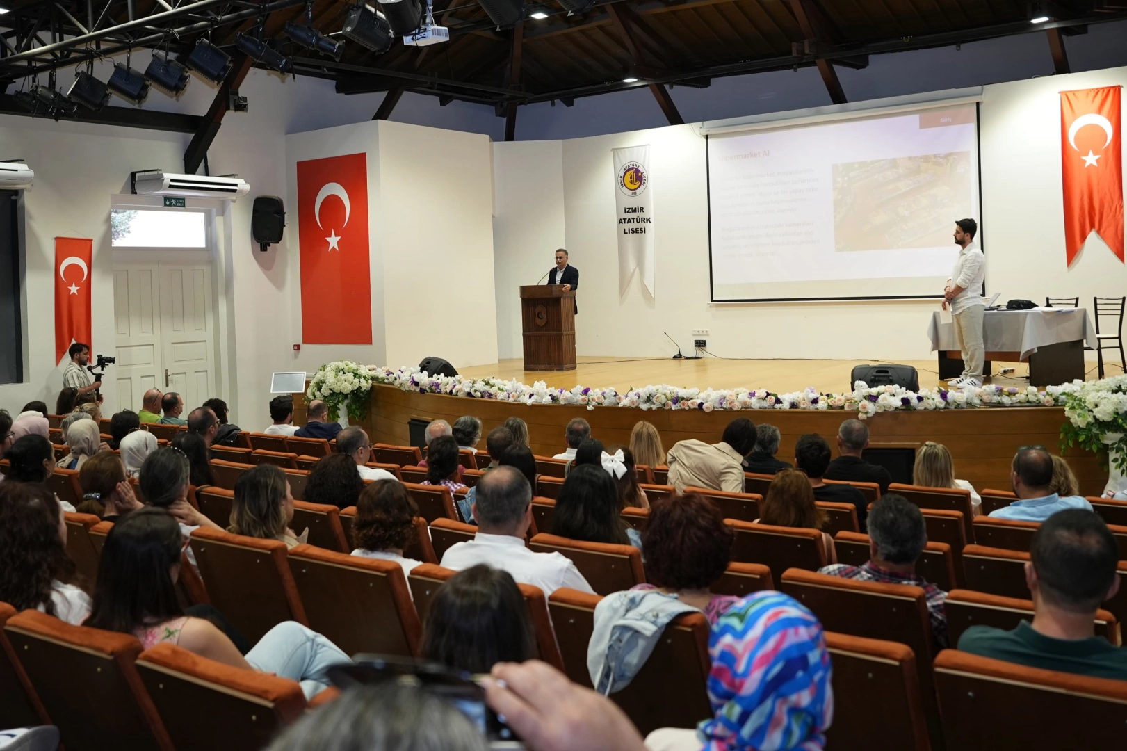 İzmir’de öğretmenlere yapay zekâ eğitimi 