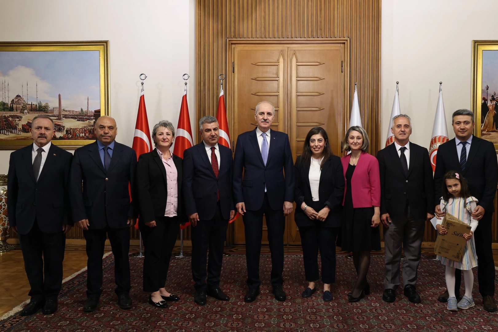 Kurtulmuş, TBMM personeliyle bayramlaştı 