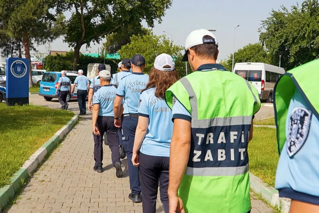 Bursa'da zabıta ekipleri bayramda da sahada 