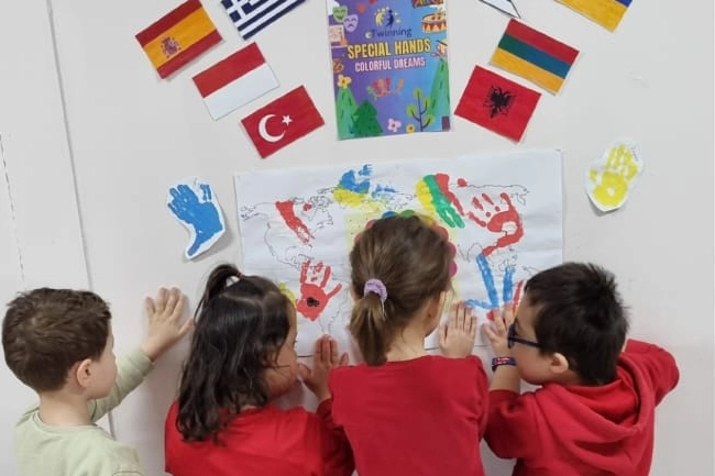 Özel çocuklar sanatla dünyayı renklendiriyor 