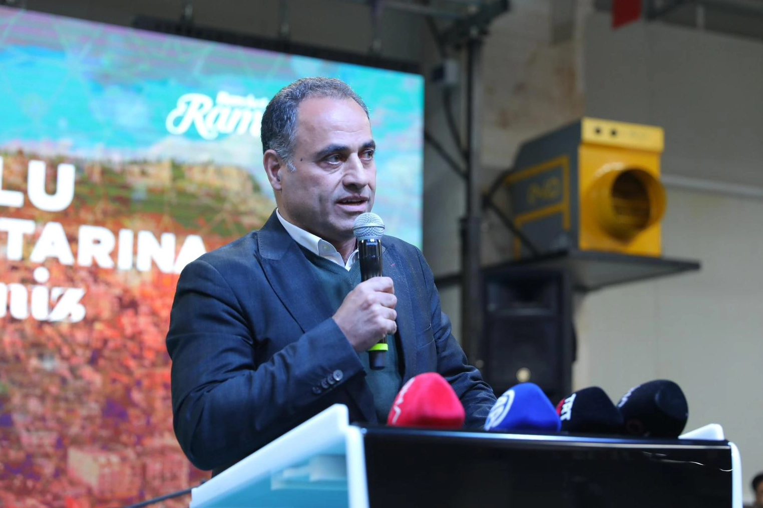 Mardin Milletvekili Adak: Dualarımız zulmün bittiği dünya için 