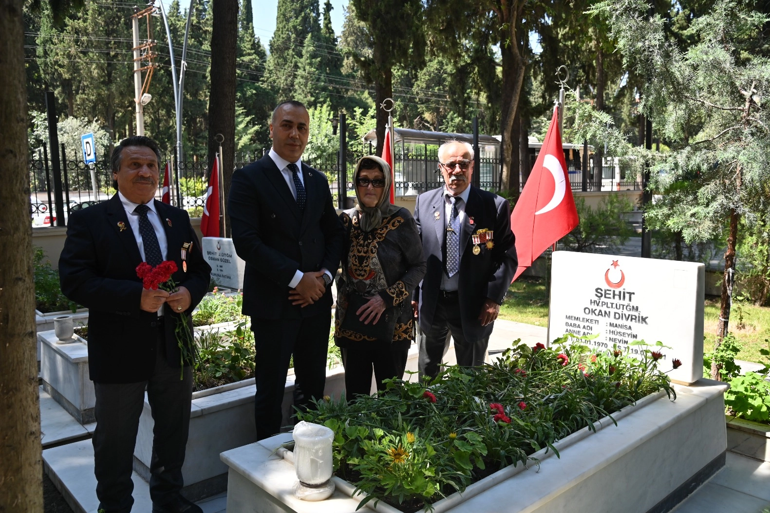 Manisa bayramda şehit ve gazi ailelerini yalnız bırakmadı 