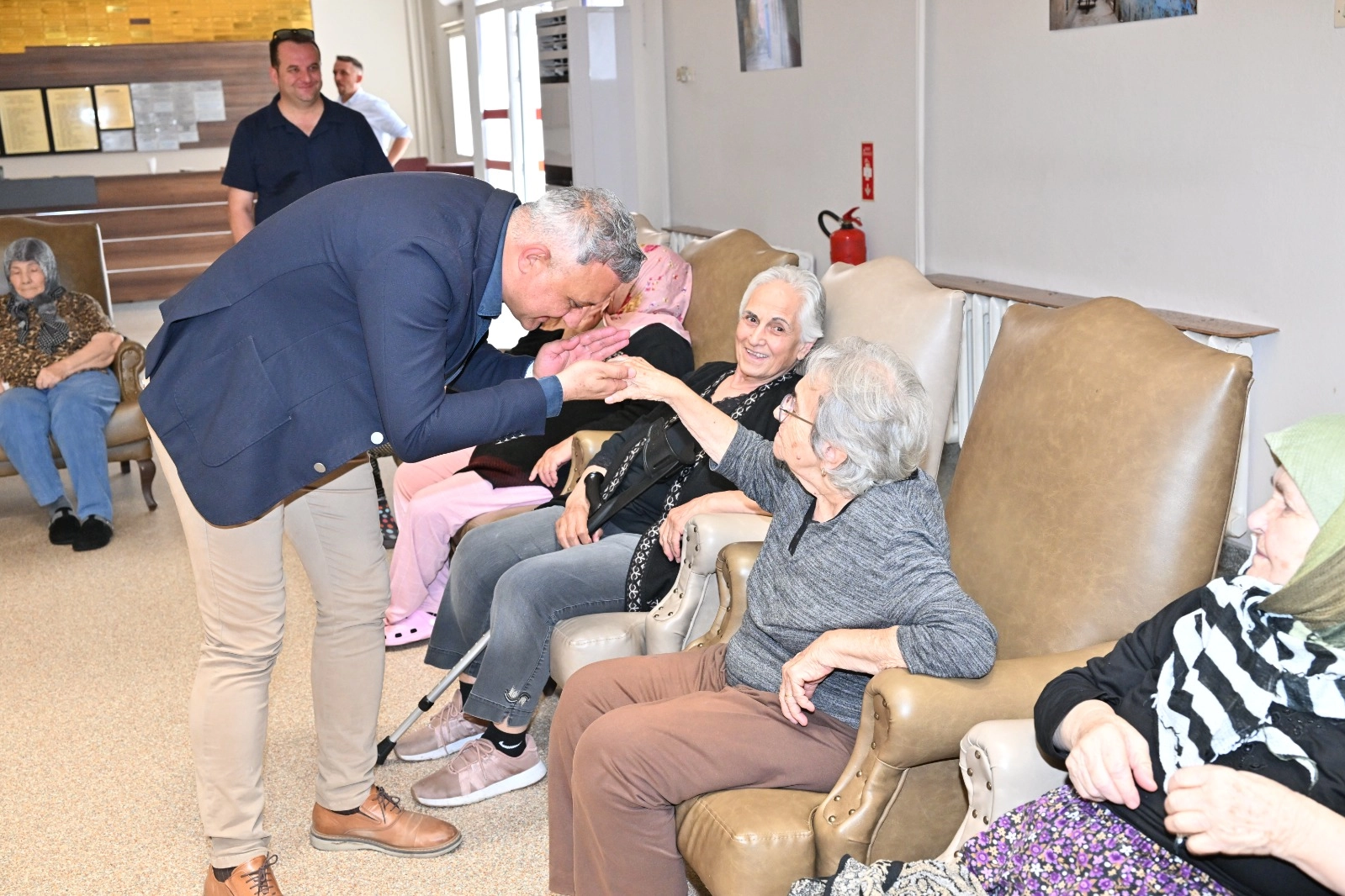 Manisa'dan huzurevlerine kurban bayramı ziyareti 