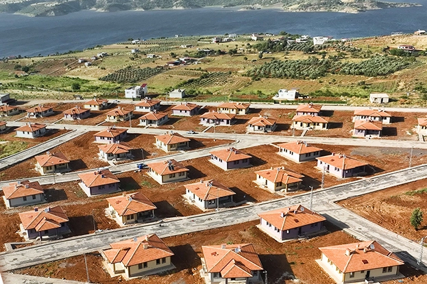 Kahramanmaraş’ta 110 köy evi tamamlandı... Göl manzaralı köy evleri tamamlandı 