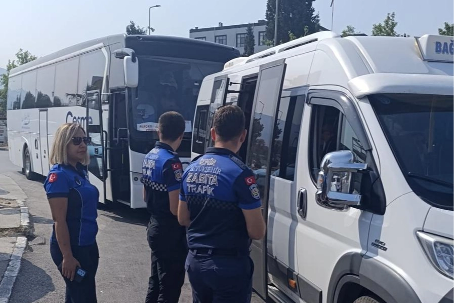 İzmir'de Büyükşehir Zabıtası bayram teyakkuzunda 