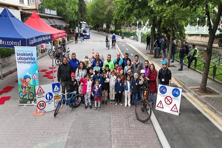 Eskişehir'de yollar bisikletlerin 
