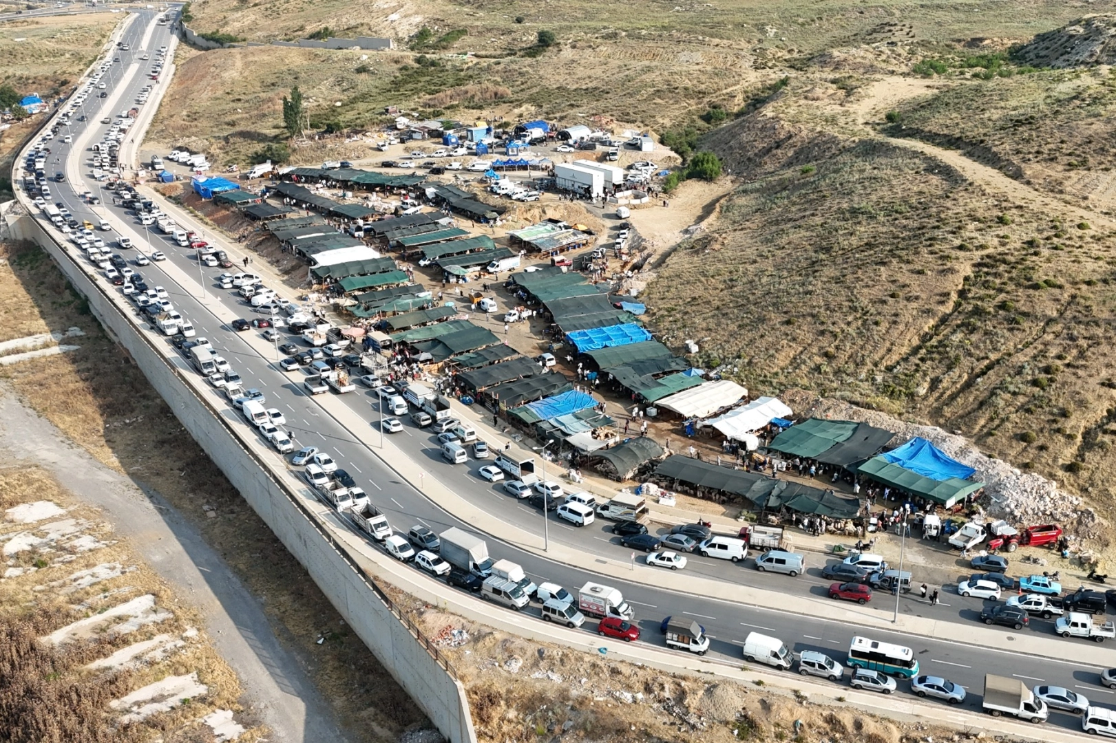 İzmir Karabağlar'da planlı ve denetimli kurban alanı 