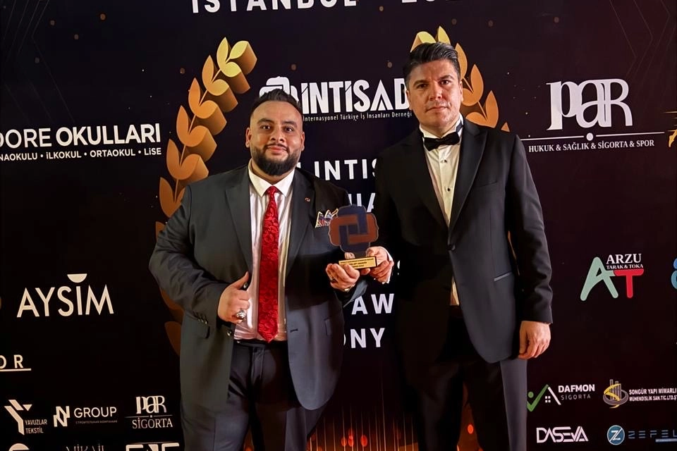 İş insanı Alioğlu’na İNTİSAD’dan başarı ödülü 