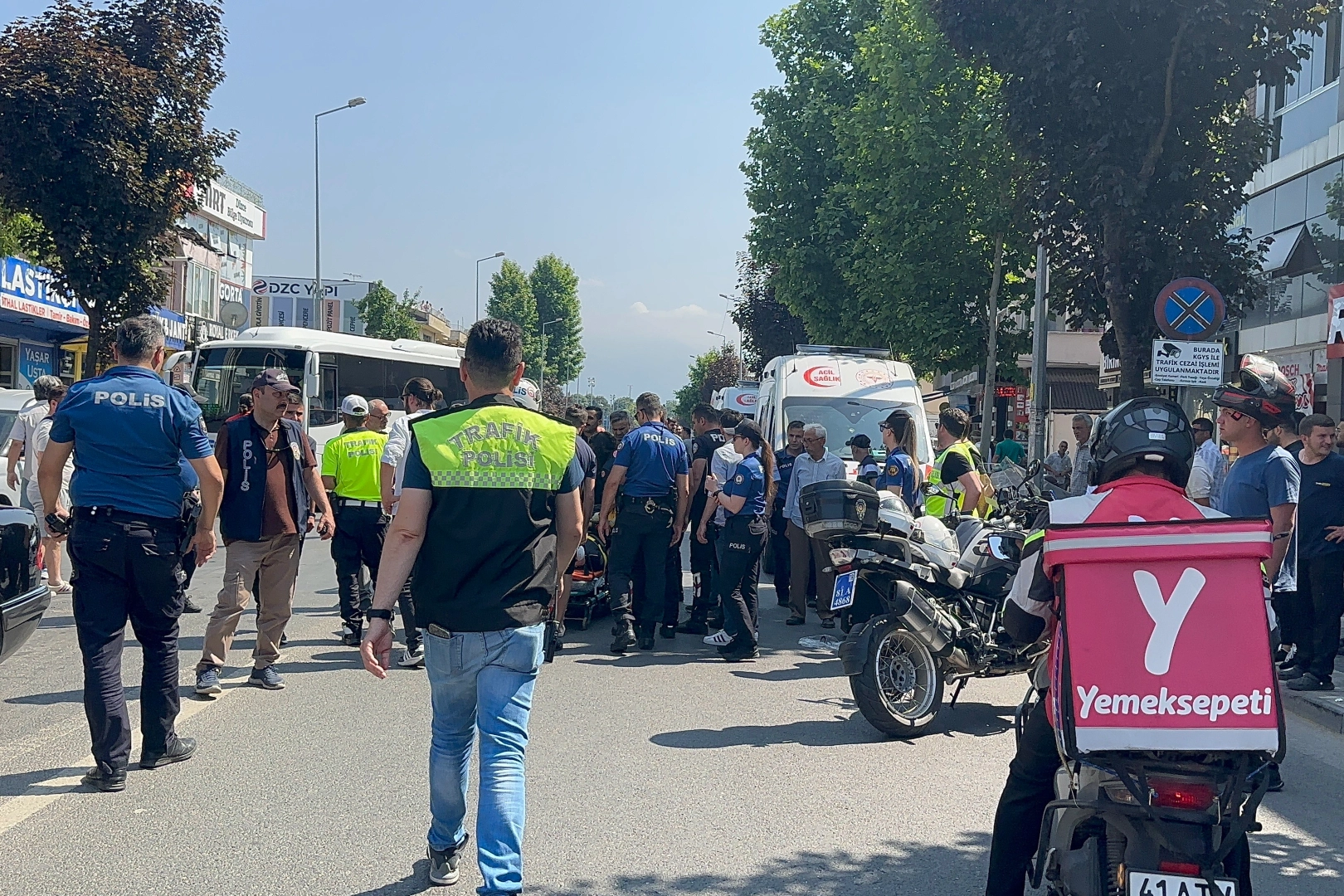 Düzce'de trafik kazası: 2 polis memuru yaralandı 