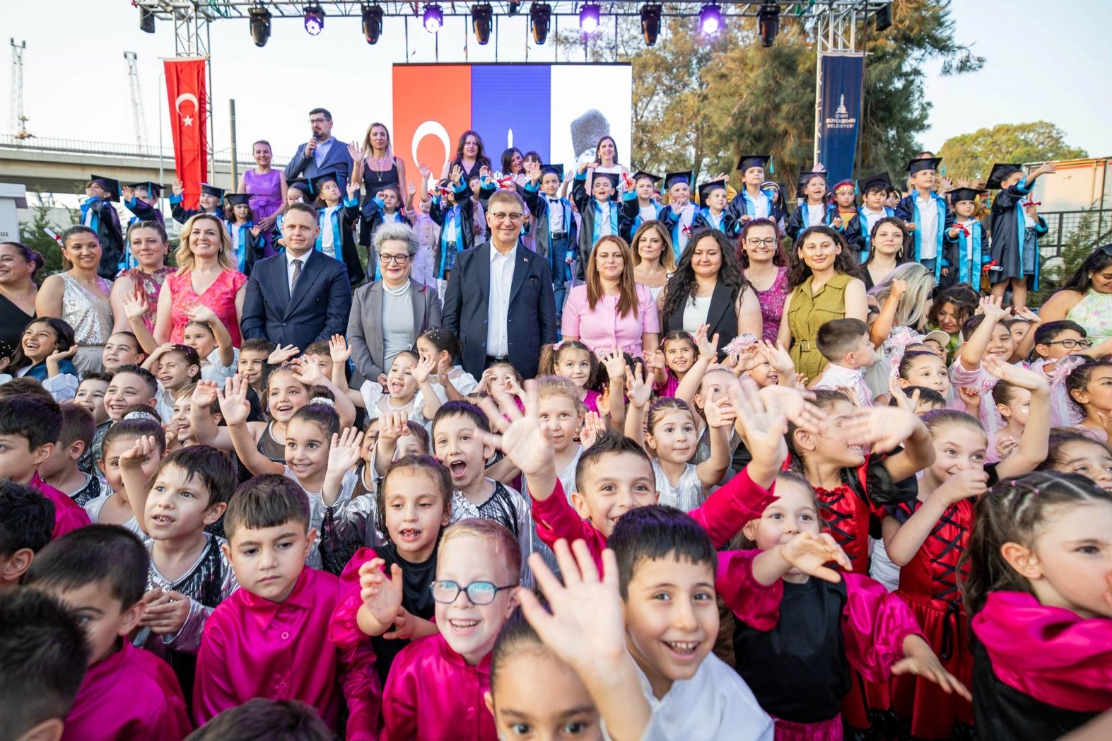 Yuvamız İzmir’de mezuniyet coşkusu 