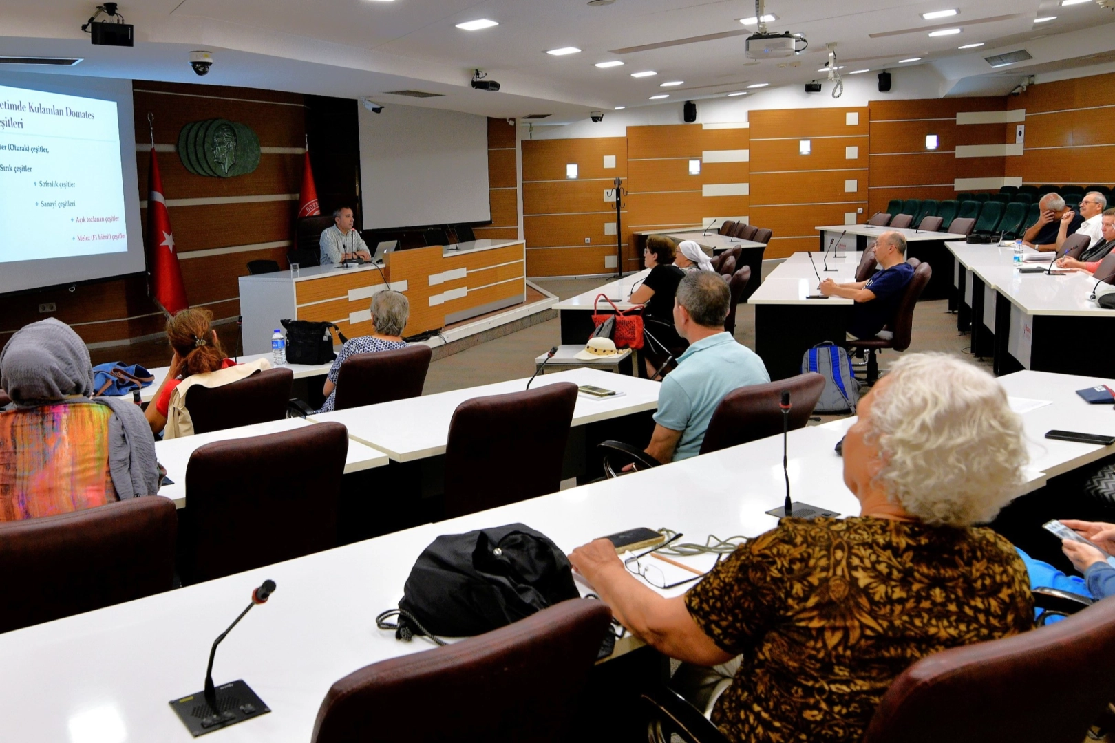 Sebzeciliğin temelleri bilimsel yöntemlerle anlatıldı 