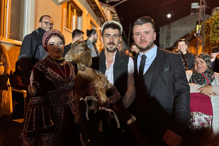 Bilecik Pazaryeri'nde gelenekler mizahla buluştu 