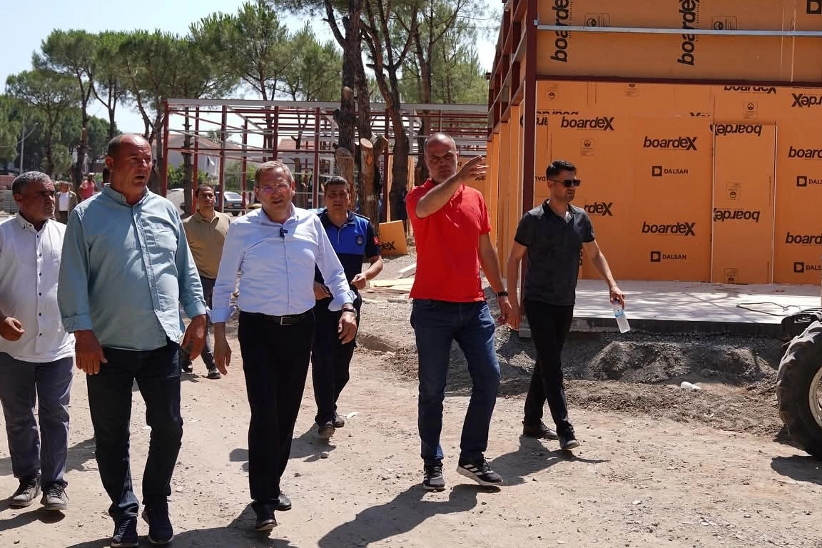 Ayvalık Belediyesi Altınova’da yol çalışmalarını bitirdi 