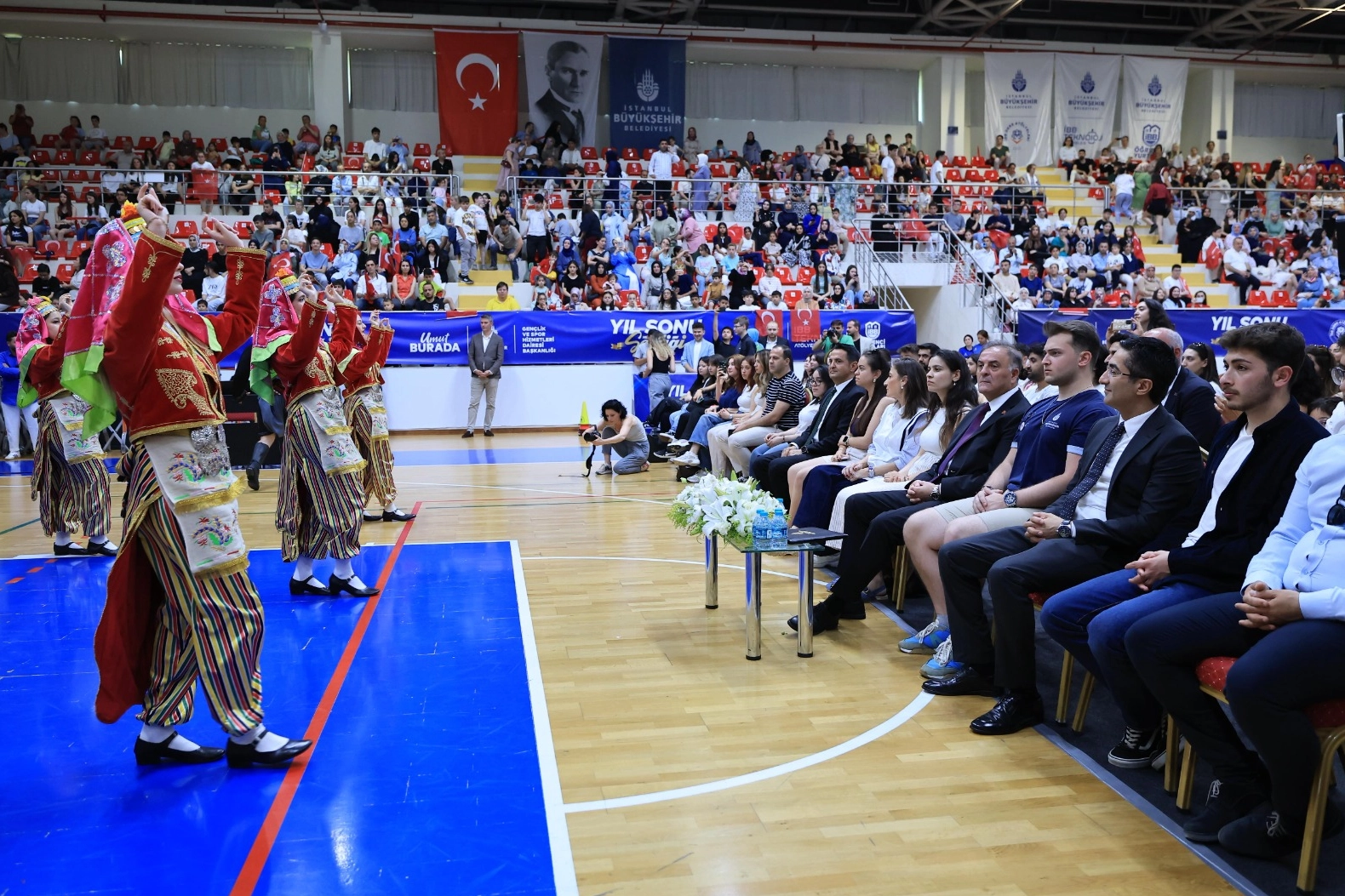 İBB yurtlarında mezuniyet coşkusu 