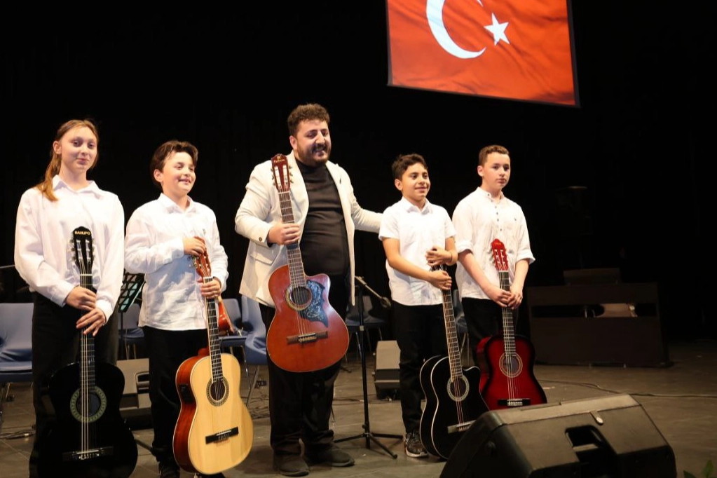Çayırova'da babalara özel konser 