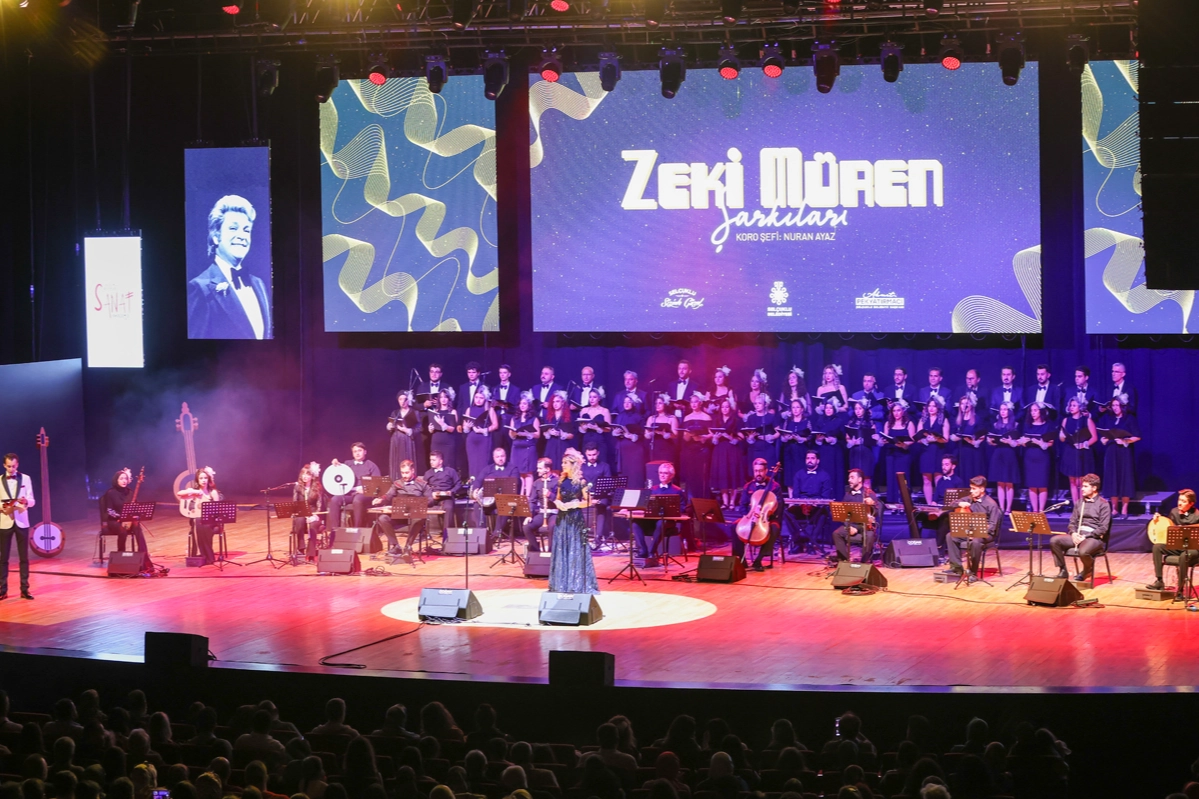 “Zeki Müren Şarkıları” konseri yoğun ilgi gördü 