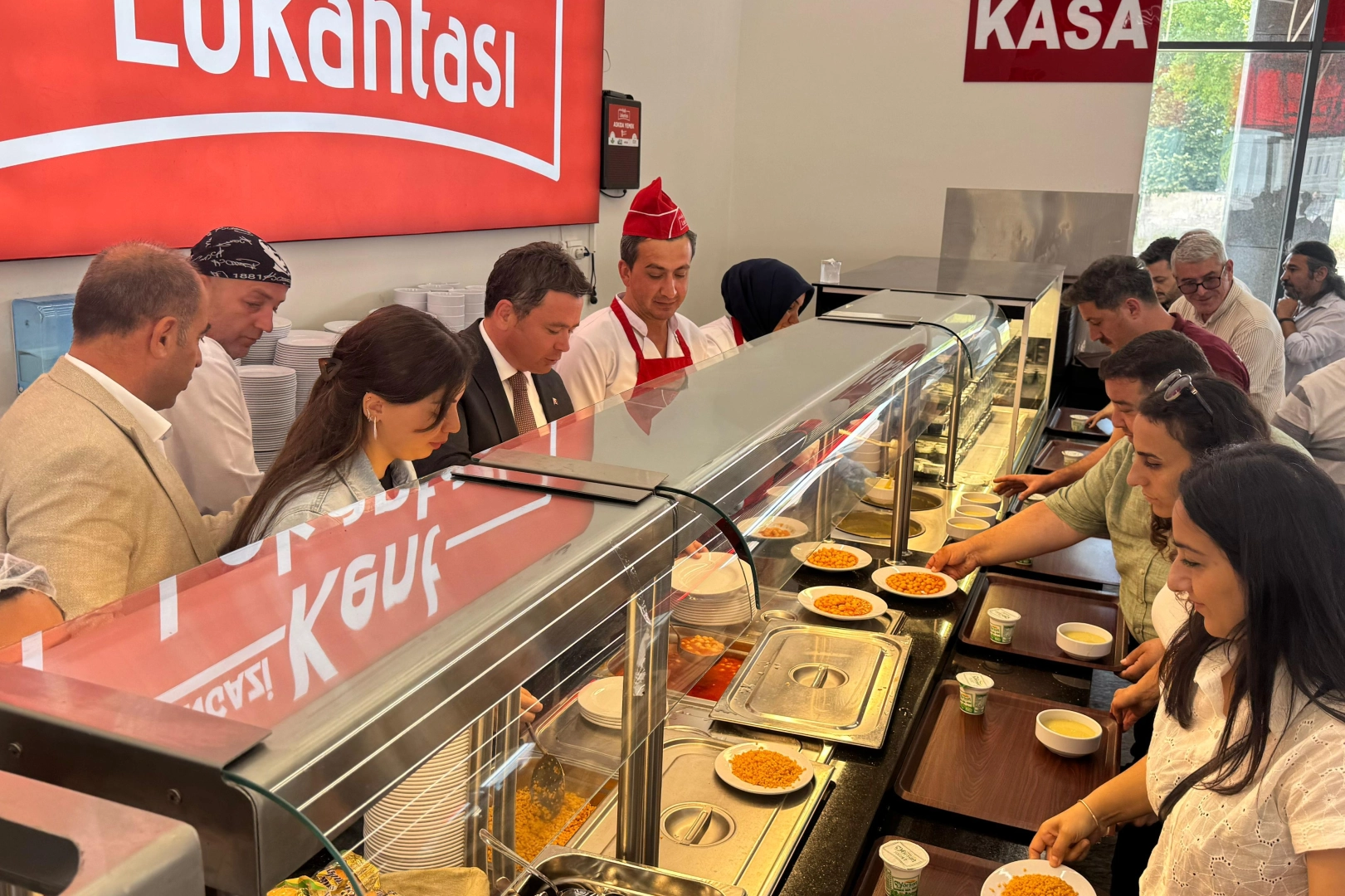 Bursa Osmangazi'de Ferdi Zeyrek anısına yemek ikramı 