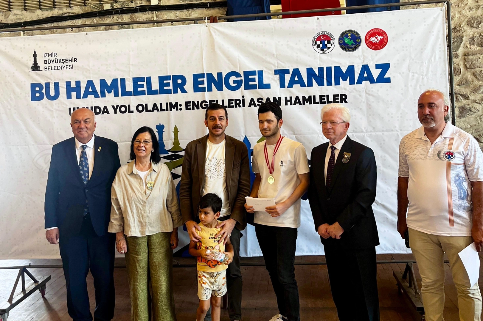 Satranç turnuvasında hamleler engelleri aştı 