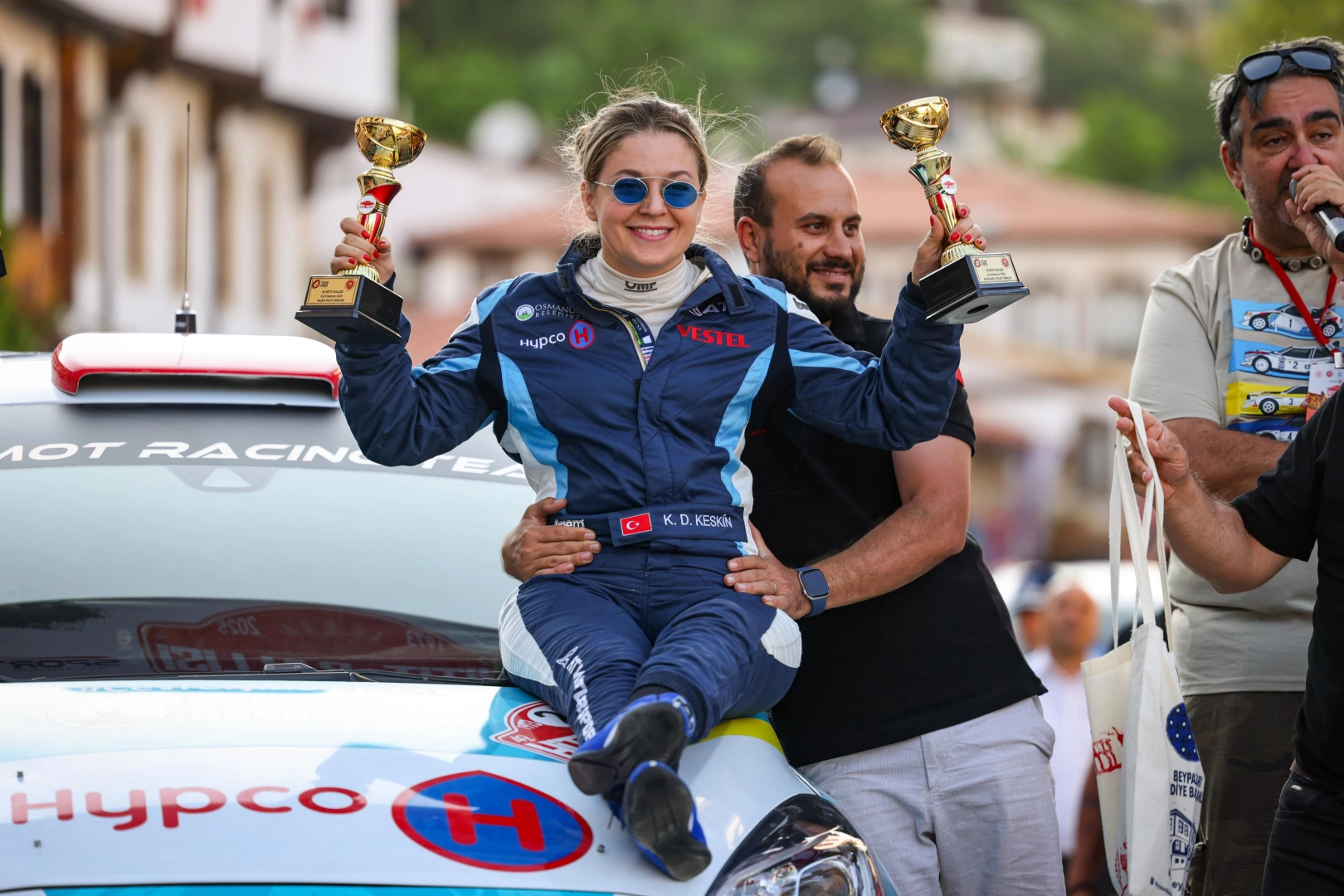 Engelli kadın ralliciden çifte podyum 