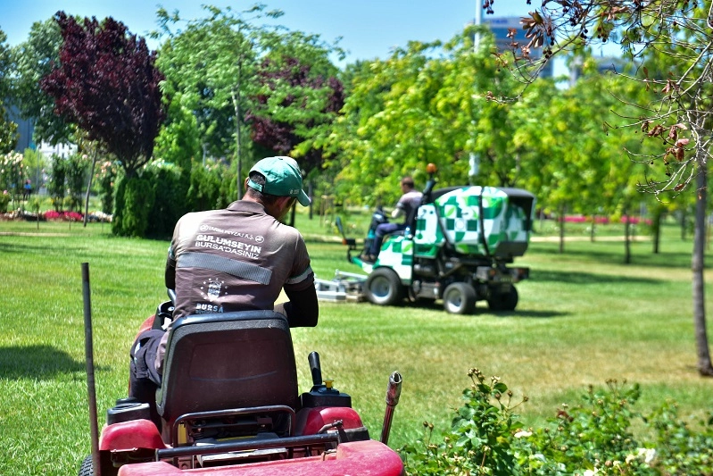 Bursa'da parklar yaza hazırlanıyor 