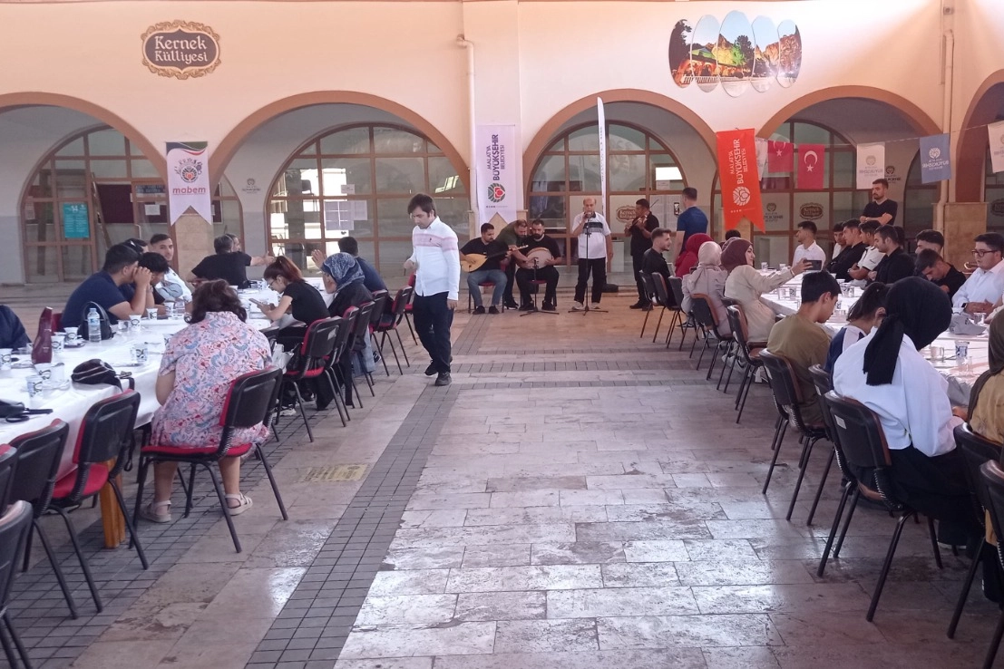 YKS öncesi öğrencilere moral desteği 