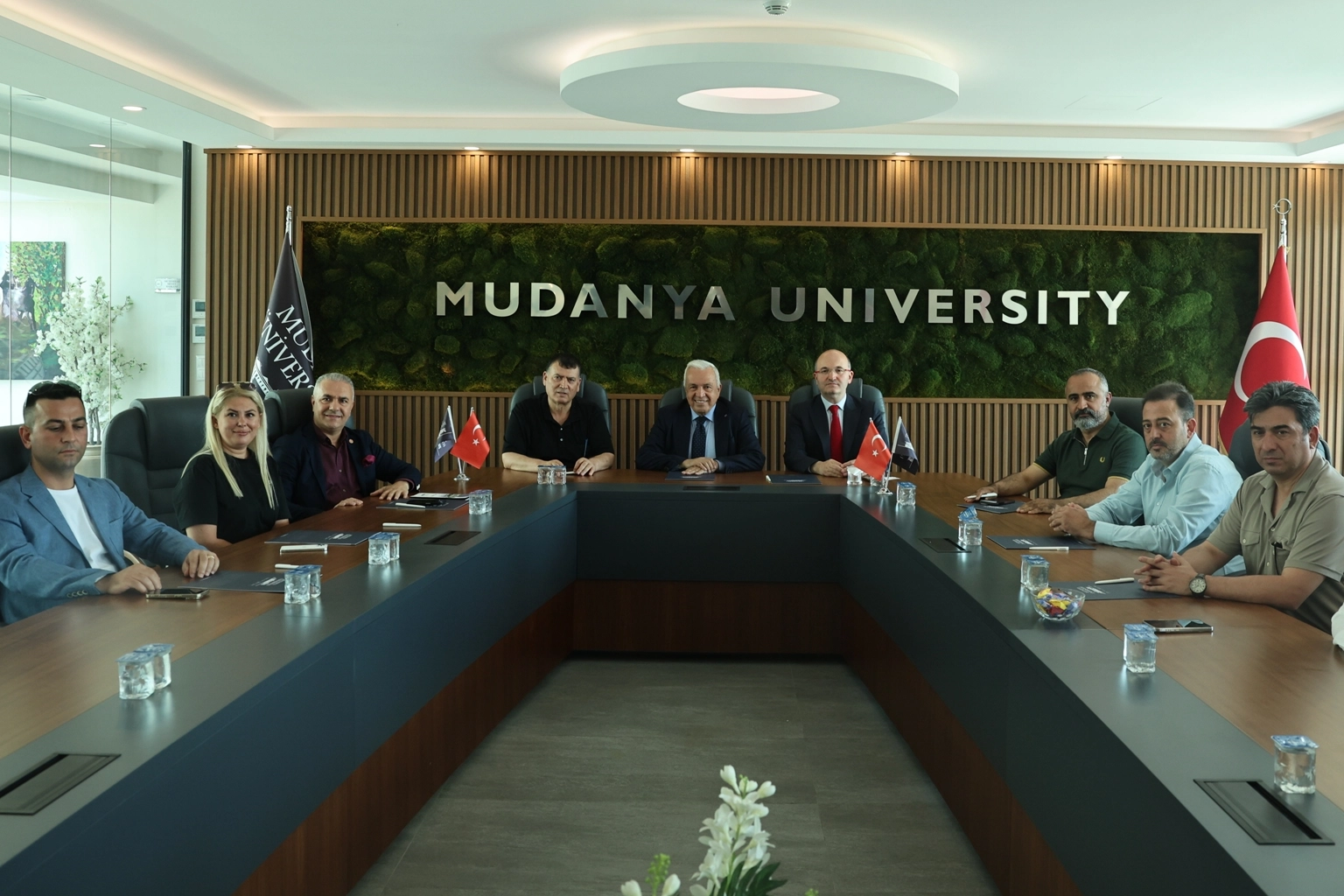 Bursa Nilüfer'de Başkan Özdemir özel eğitim kurumları temsilcileri ile buluştu 