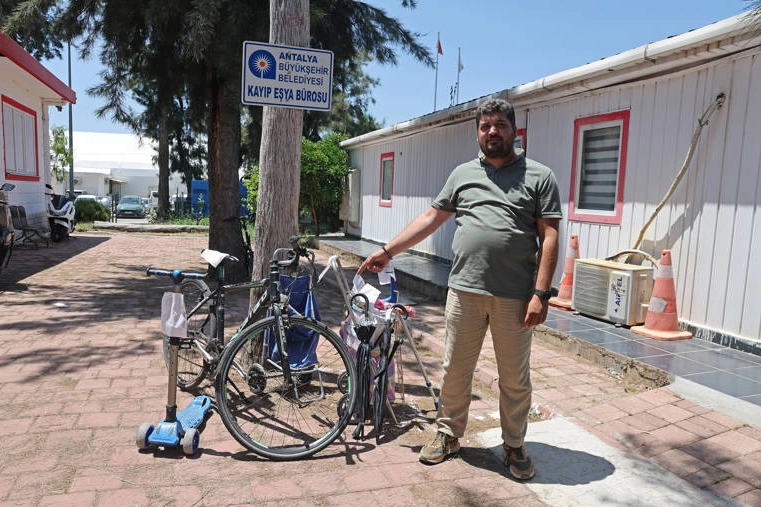Antalya'da toplu taşımada unutulan eşyalar sahiplerini bekliyor 