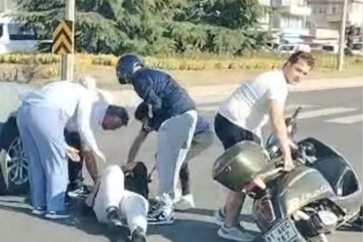 Düzce'de motosiklet sürücüsü yola savruldu 