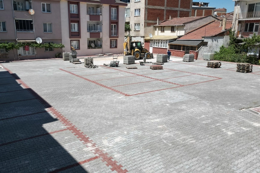 Bursa İnegöl'ün çıkmazları ücretsiz otoparka dönüşüyor 
