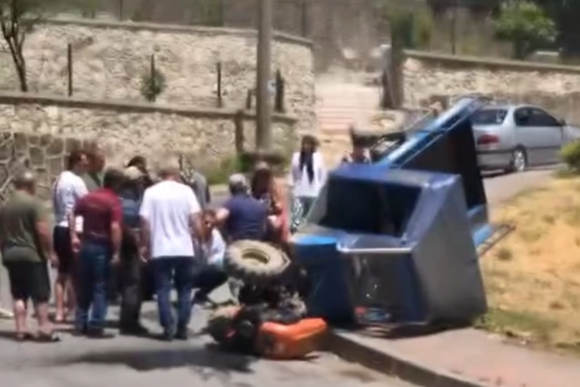 Düzce Akçakoca’da pat pat devrildi: 1 kişi yaralandı 