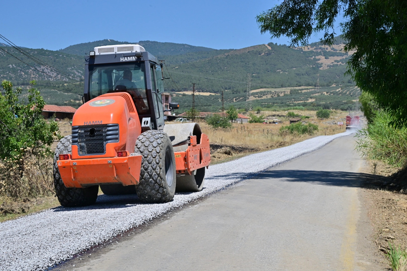 Manisa'da asfalt çalışmaları hız kesmiyor 