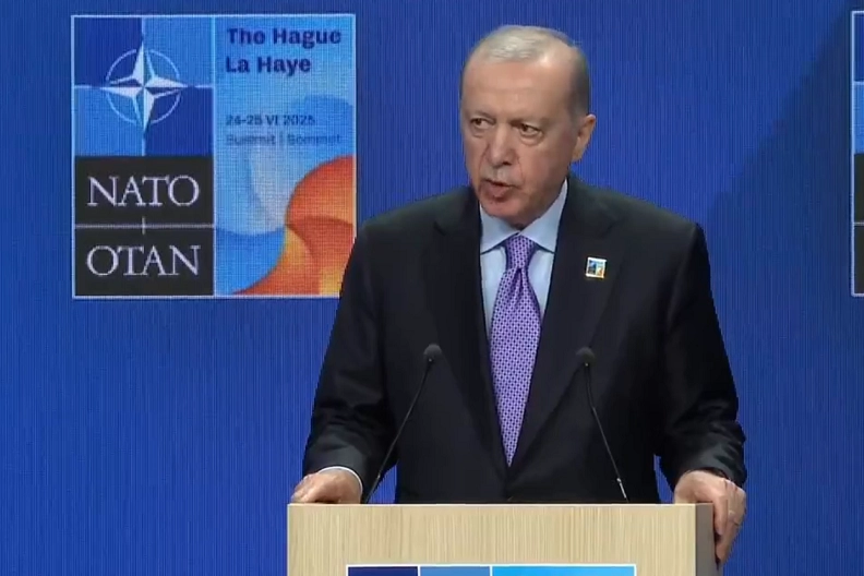 NATO Zirvesi sonrası önemli açıklamalar... Savunma harcamaları artacak, bölgesel barış çabası sürüyor 