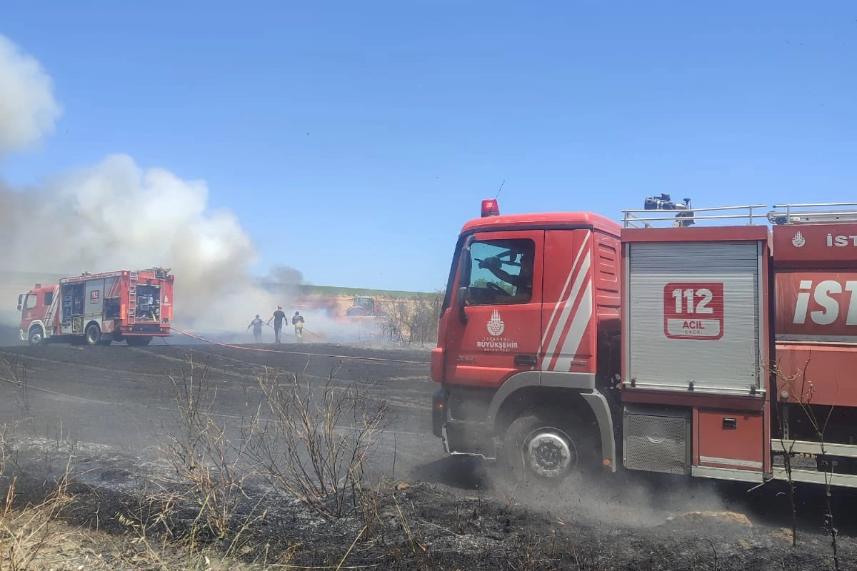 Silivri’de otluk alanda çıkan yangın kontrol altına alındı 