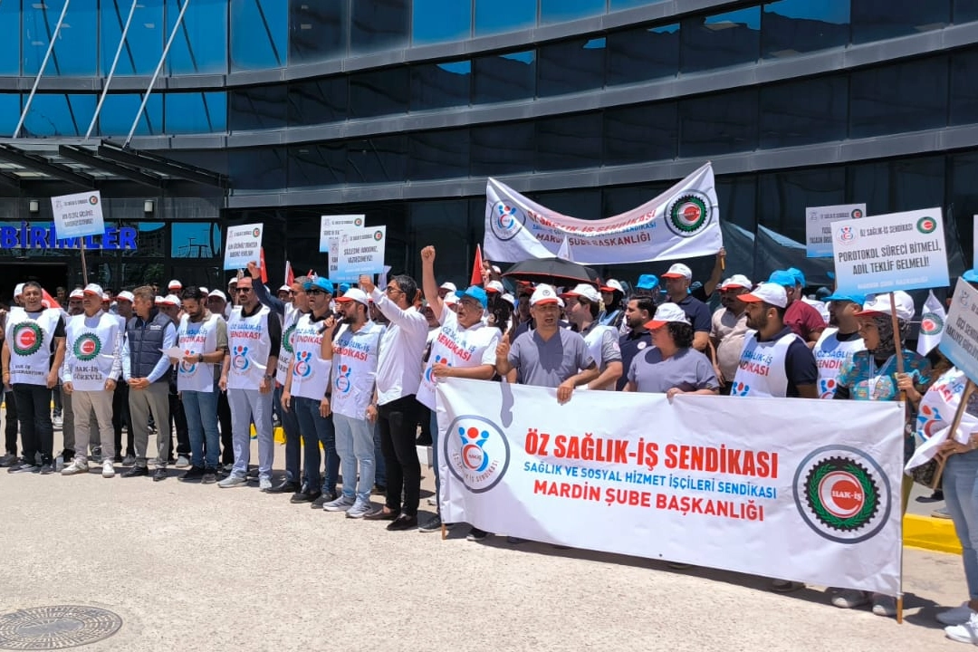 Mardin’de sağlık emekçileri kamu protokolüne tepki için alanda 